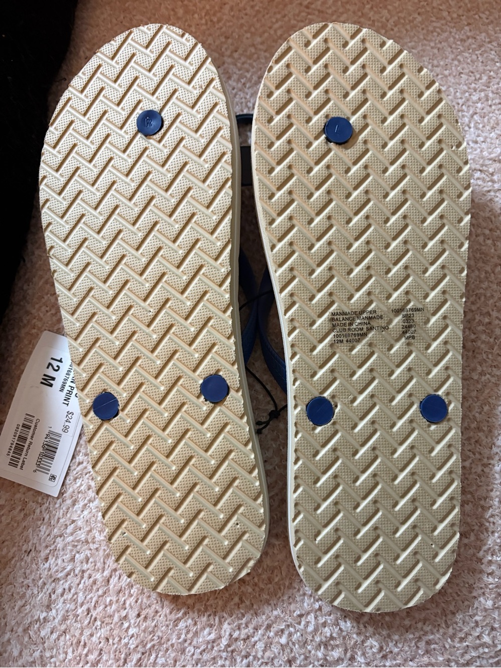 Club Room Scenic Sunset Beach Flip Flops in Blue and Cream - Picture 5 of 5
